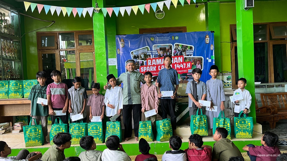 MTs Muhammadiyah Pontren Imam Syuhodo Bagikan 105 Parcel Lebaran untuk Yatim dan Dhuafa